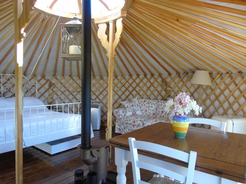 Glamping Abruzzo - The Yurt Hotel Catignano Exterior photo